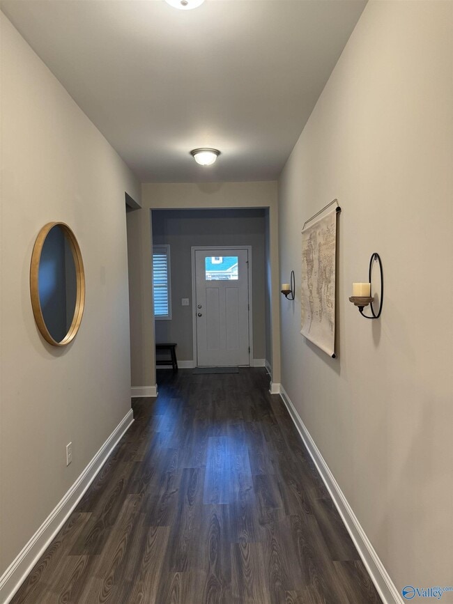 Photo - 425 Ronnie Drive SE