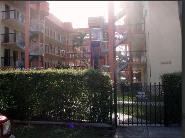 Building Photo - 5290 W 21st Ct Unit 405