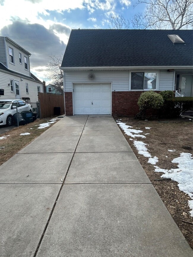 Photo - 76-36 265th St