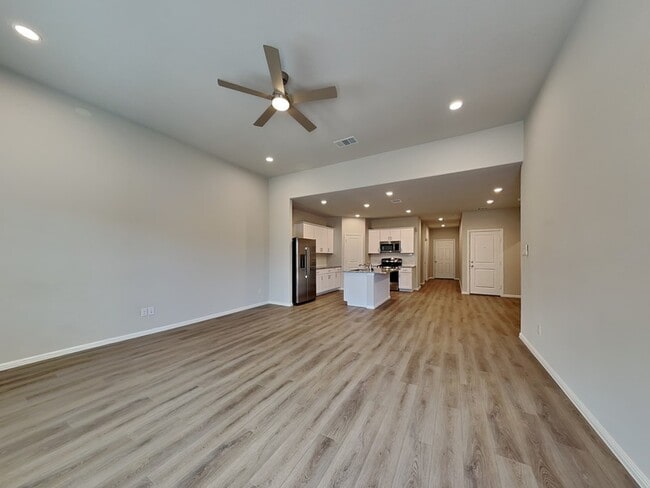 Photo - 427 Wydown Dr