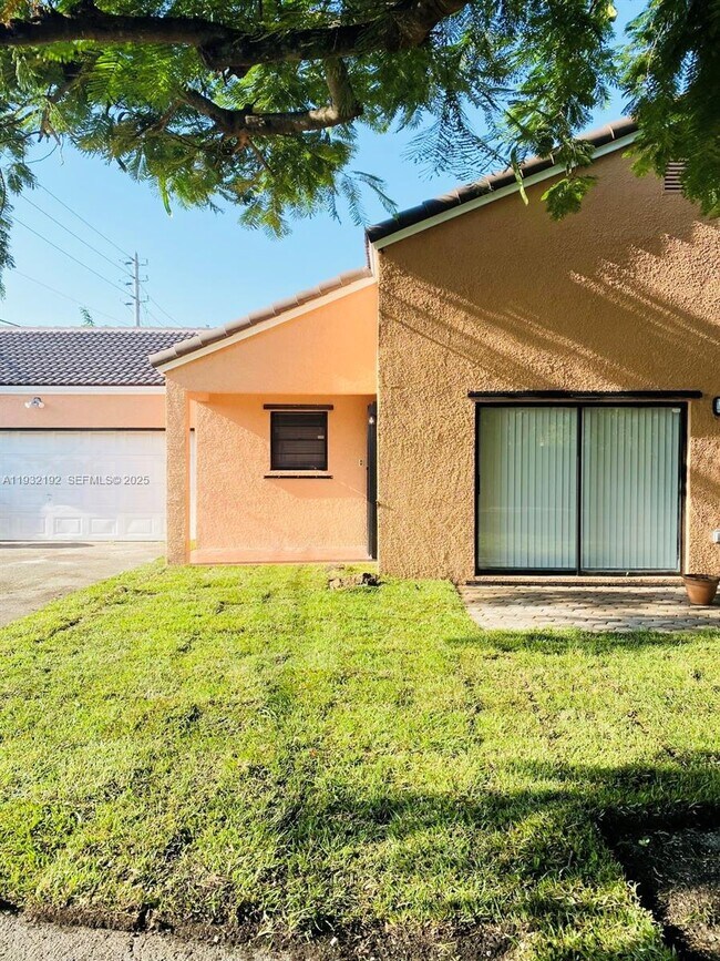 Building Photo - 16891 SW 92nd Ct