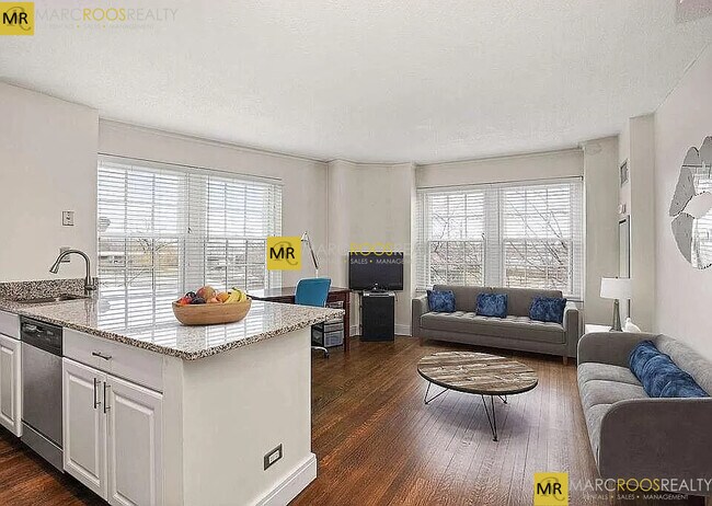 Photo - 534 Beacon St Unidad #305 Rental