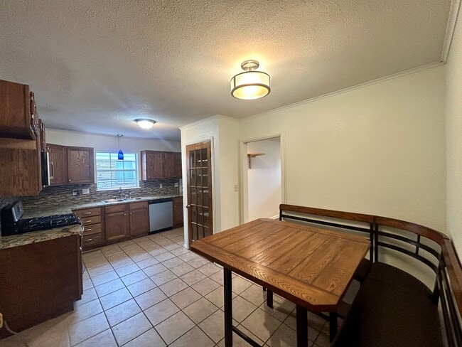 Photo - Beautiful updated Midtown home in the loved Lortondale addition