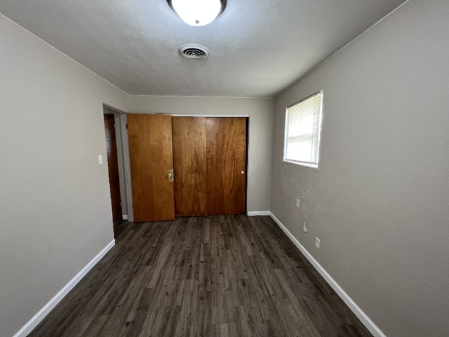 Photo - 618 N Ohio St