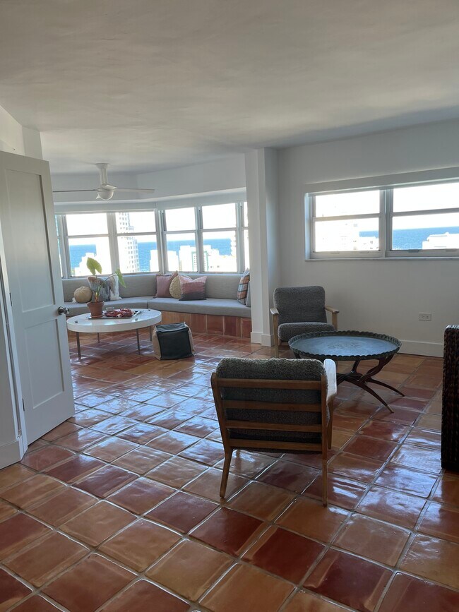 Photo - 1881 Washington Ave Unidad 16E