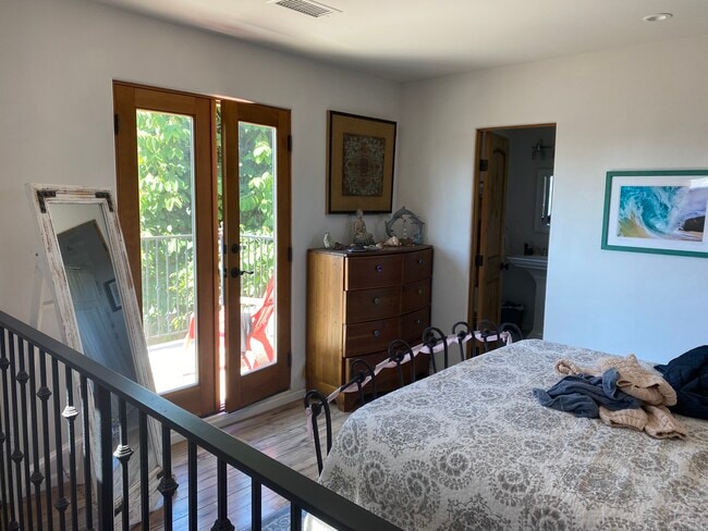 Photo - 2052 Channel Dr Unit Mid Town Ventura Guesthouse