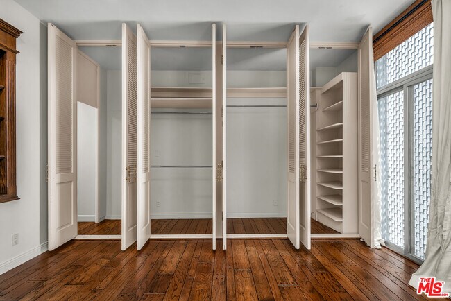 1333 S Beverly Glen Blvd Unit 606