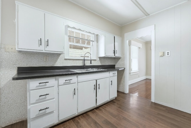 Building Photo - 621 Florence Ave