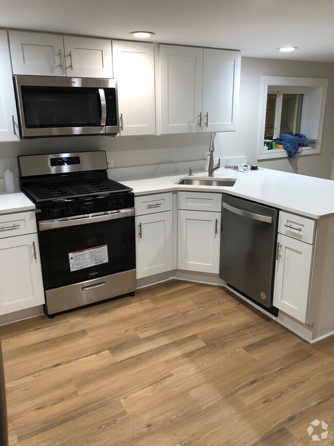 Building Photo - 3743 N Sawyer Ave Unit G Rental