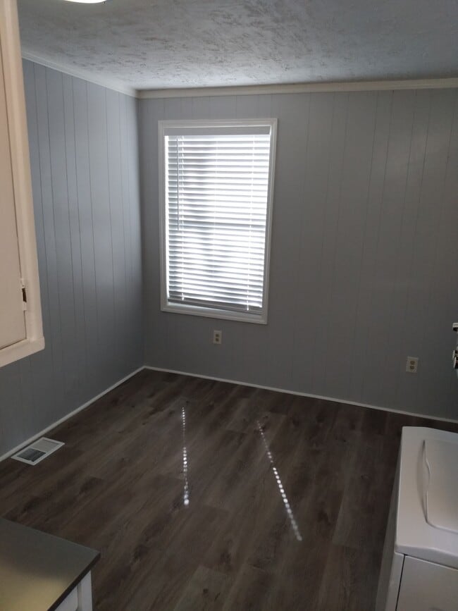 Photo - 201 Lake Dr Unit B