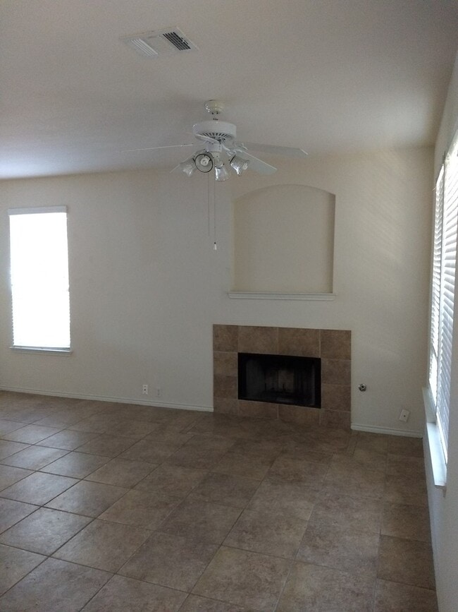 Photo - Charming 3/2.5 Townhome for Rent in Kyle, TX