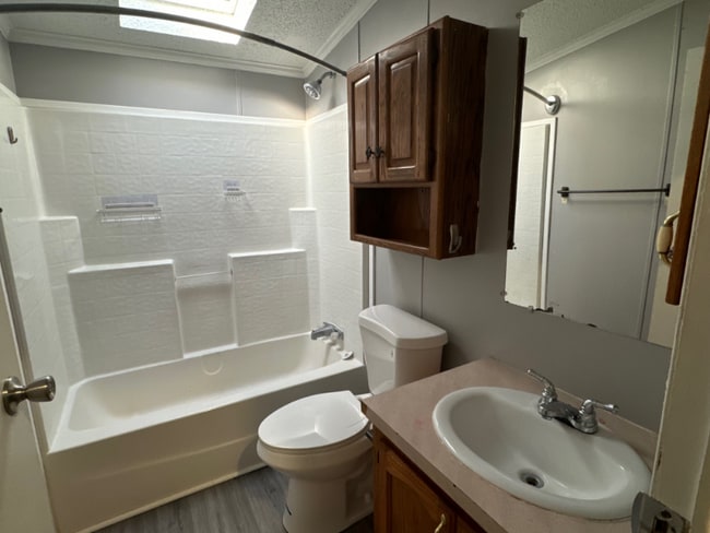 Photo - 2500 Mann Rd