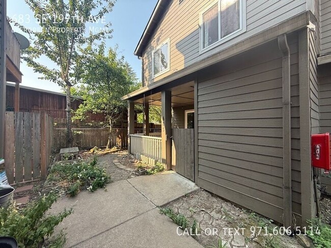 Photo - 683 SE 197th Ave