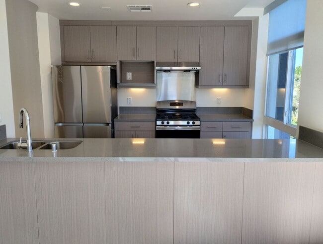 Building Photo - Monterey Bay Square (#318) Unit 318