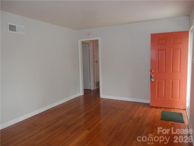 Photo - 2827 Burbank Dr