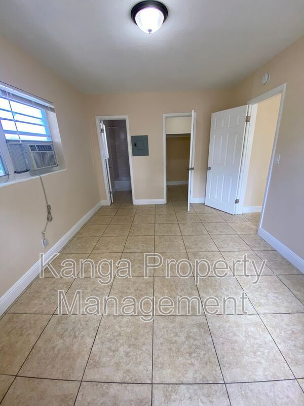 Photo - 4820 Maine St Unit #3