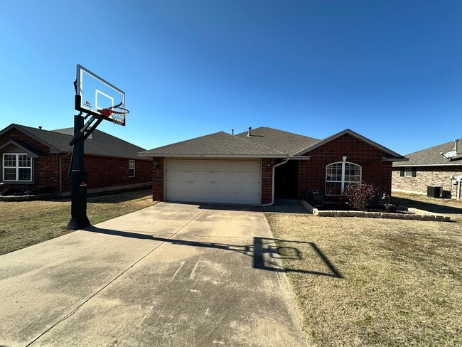 Spacious 3-Bedroom, 2-Bath Home in Moore! - Spacious 3-Bedroom, 2-Bath Home in Moore!