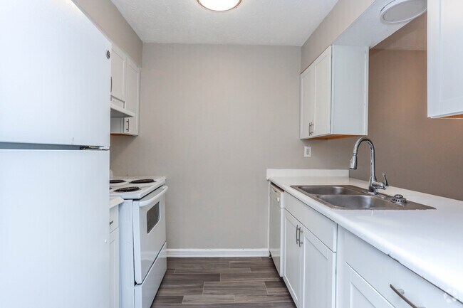 2BR, 1BA - 840 SF