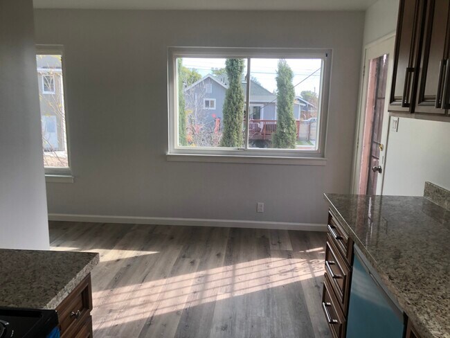 Photo - 2431-2433 Renwick St Unit 2431-B