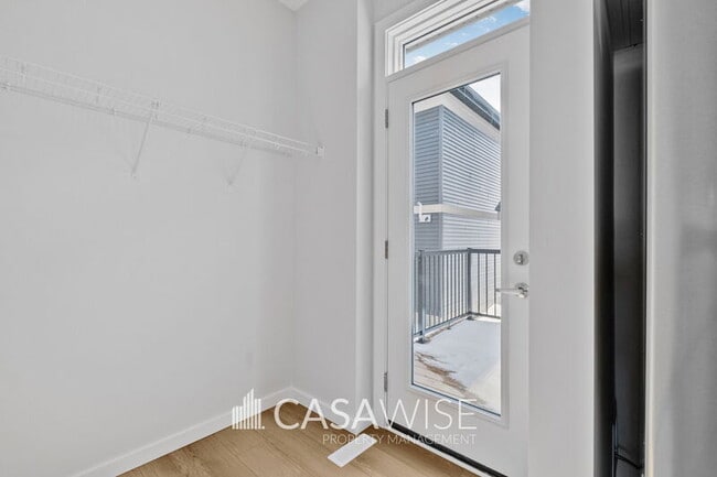 Photo - 21039-21025 25 Ave NW