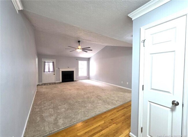 Photo - 910 Foxhunt Ln