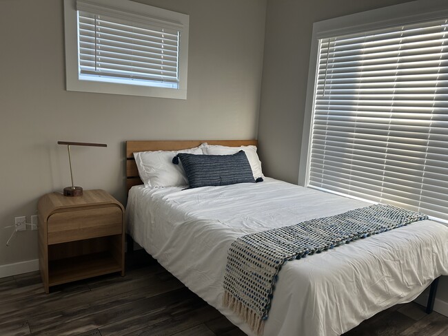 Photo - 617 E 3rd St