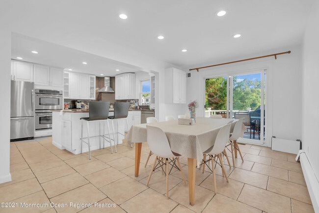 Photo - 45 Roslyn Ct House