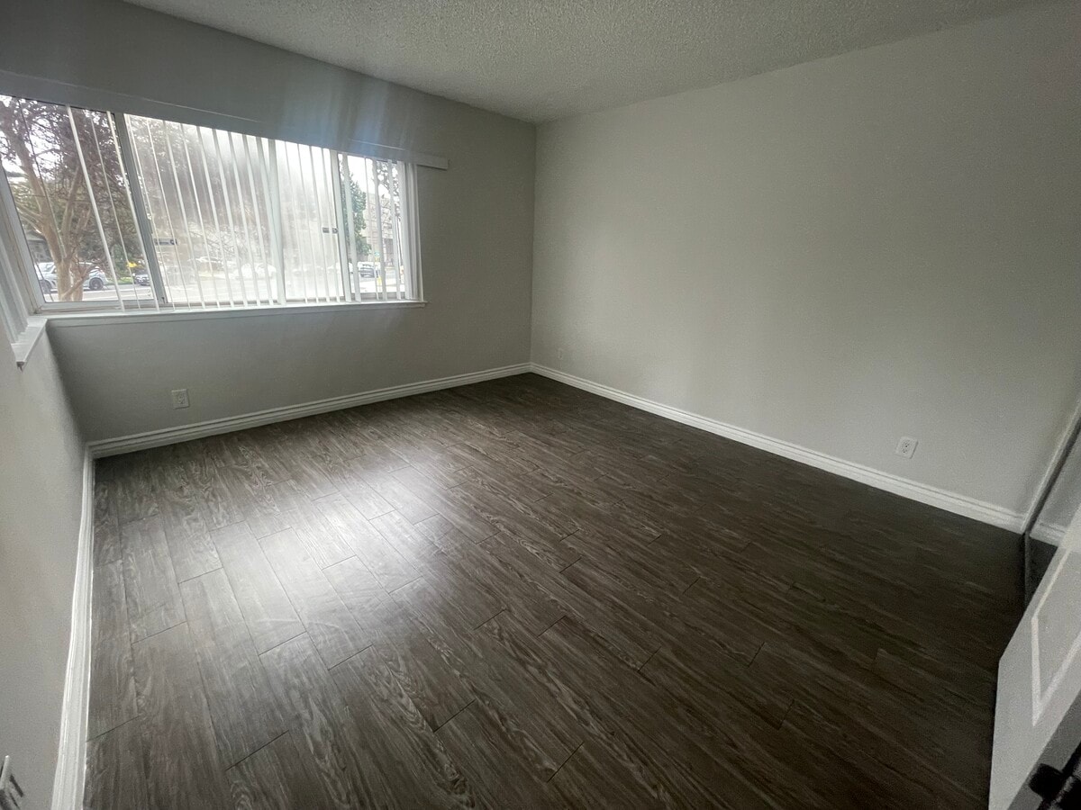 Photo - 1595 E Chevy Chase Dr Unidad 1