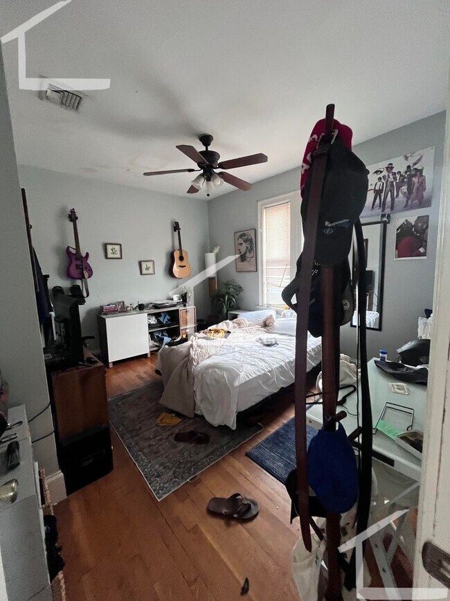 Photo - 733 Parker St