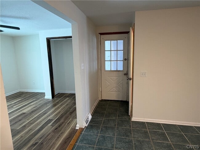 Photo - 8587 Caughdenoy Rd