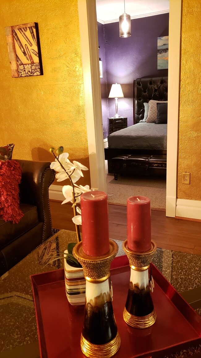 Photo - 437 Broadway St