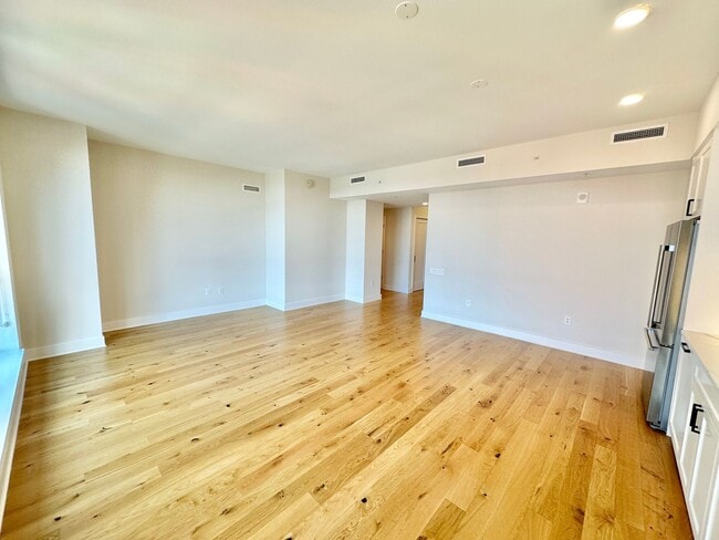Photo - MOVE -IN SPECIAL-FREE RENT! Luxury 2 Bedro... Unit 1201