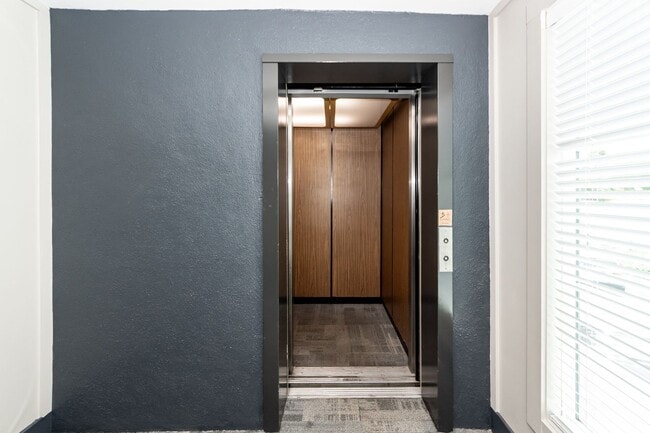 Photo - 1 Bedroom, 1 Bathroom Condo in Downtown Charleston - Charleston