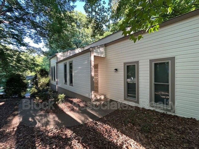 Photo - 906 Forestglen Dr
