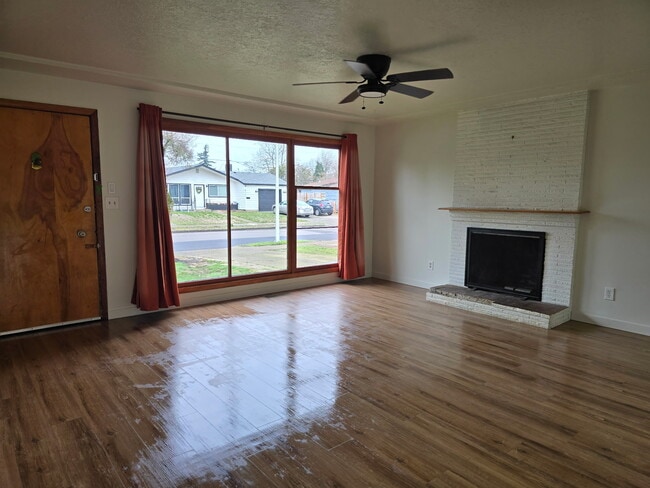 Photo - 11824 NE Stanton St