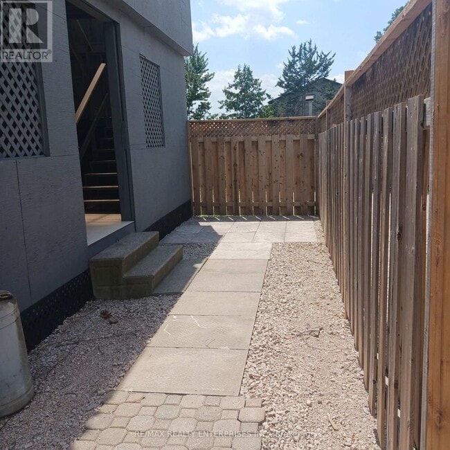 Photo - 12993 Steeles Ave