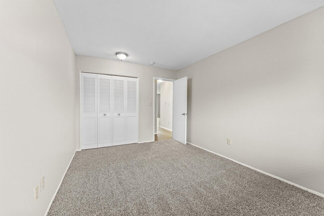 23700 W Warren Ave