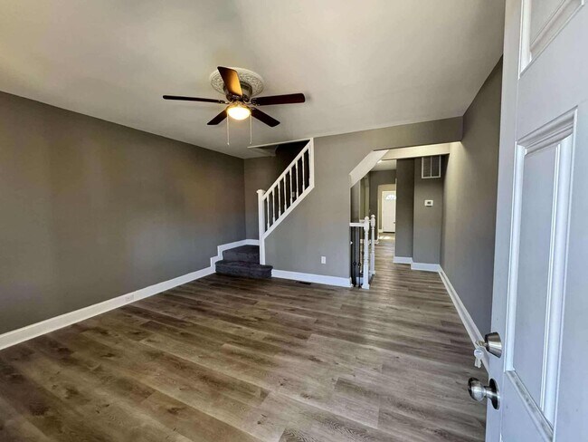Building Photo - 3 Bedroom 2.5 Bathroom Townhouse
