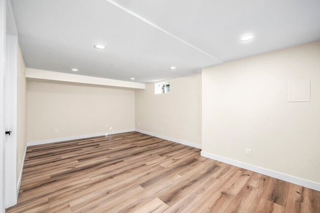 Photo - 2435 S Race St