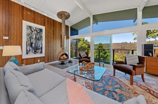 Photo - 453 Wellesley Ave