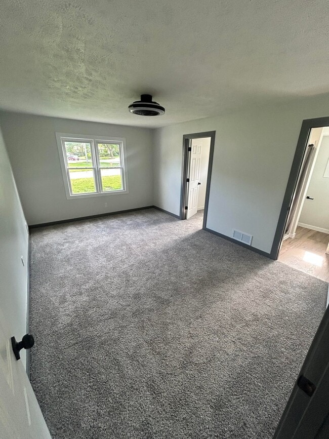 Photo - 701 N 85th St