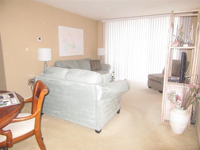 Photo - 3006 Caring Way Unidad 422