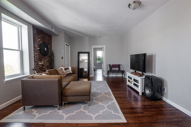 Photo - 310 Palisade Ave Unidad 9
