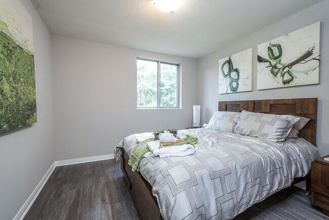 Photo - Riverside Towers