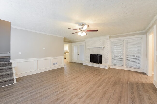 Photo - 231 Amsterdam Dr SW