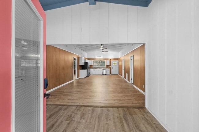 Photo - Spacious 4 Bedroom 2 bath home in Pawley's...