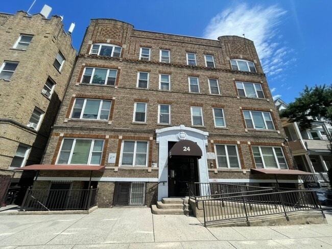 24 Carlton St
