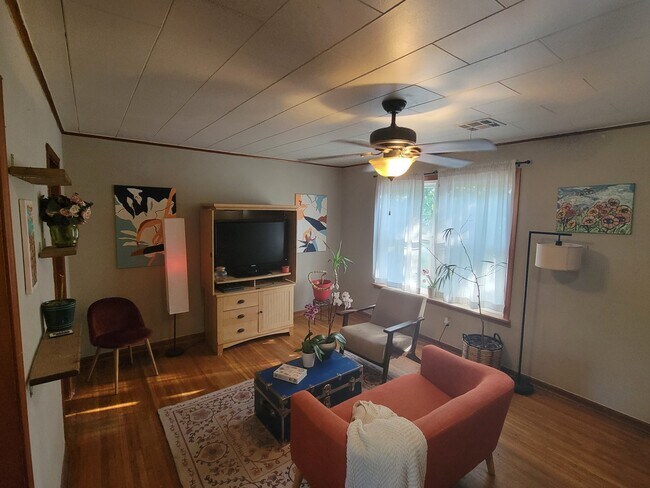 Living Room - 219 S Doty St