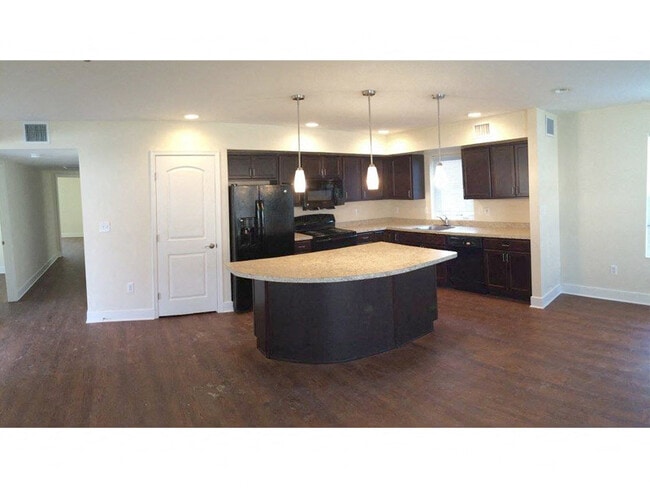 ¡Cocina como un chef profesional en nuestras cocinas gourmet! - Cannery Village