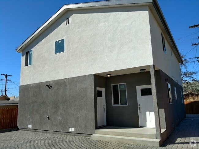 Building Photo - 3961 1/2 Halldale Ave Unit back top Rental